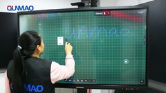 Demonstration of using the whiteboard in the touch screen